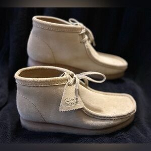 Clark’s Size 8 Maple Suede Wallabees